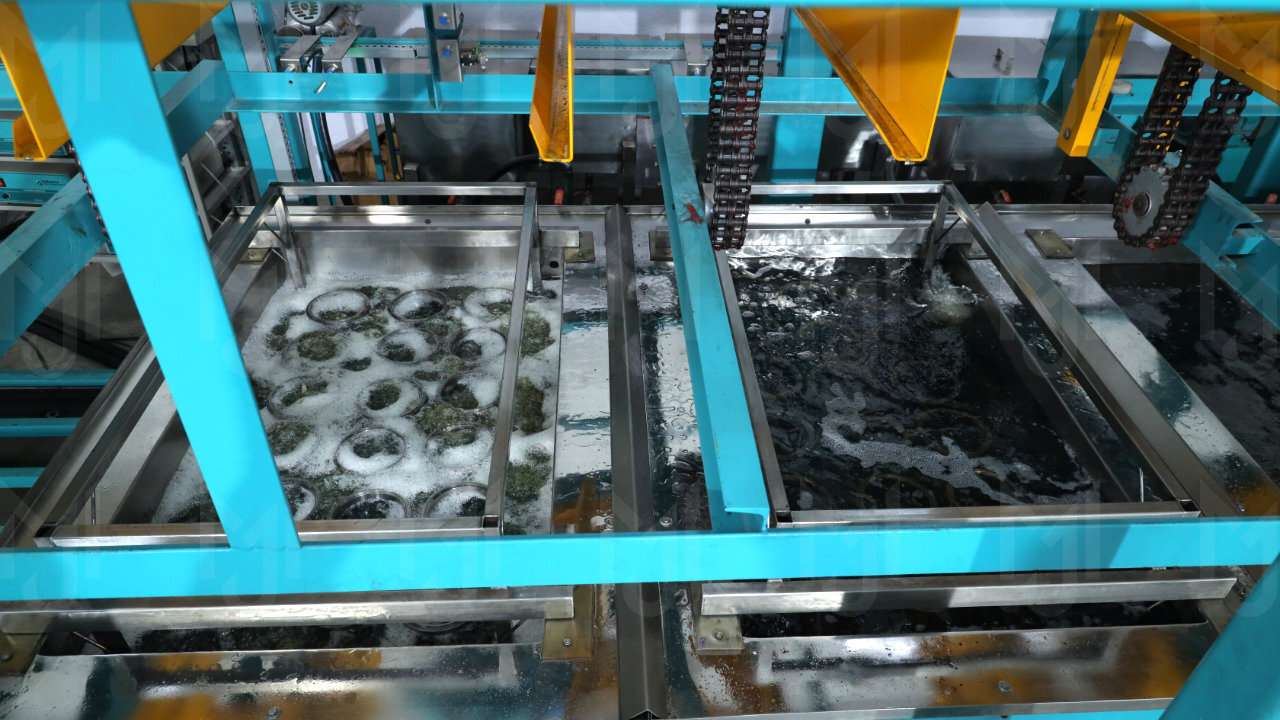 automatic-cleaning-machine-close-up-image